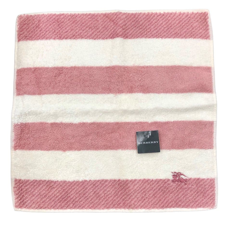 ブランド：バーバリー 商品名：ハンドタオル 付属品：なし サイズ：約27.5×27.5ｃｍ 素材：コットン100％ 程度：未使用 コメント・・・バーバリーロンドンの国内ライセンス品ミニタオルです。状態